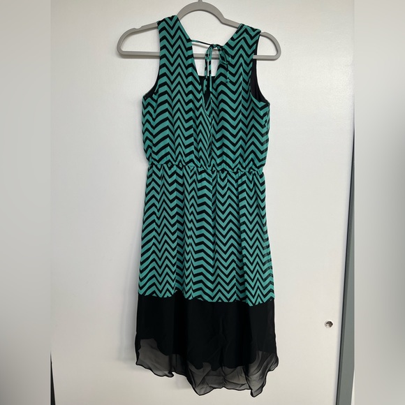 Hi-Lo Chevron Print Dress by Sweet Storm - Size L - Picture 2 of 5